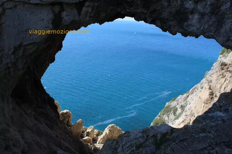 Grotta dei falsari a Noli, Liguria